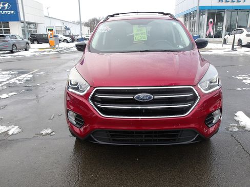 Used 2019 Ford Escape SE image 2