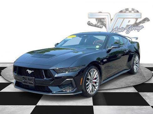 Used 2025 Ford Mustang GT Premium RWD image 4