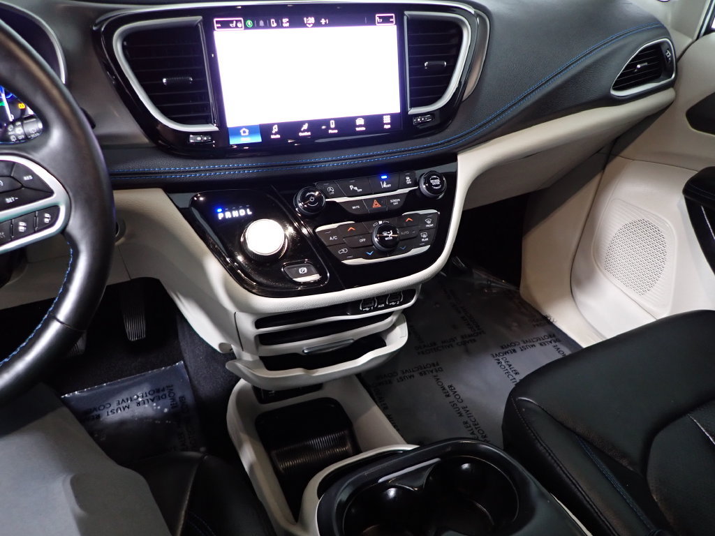 Used 2021 Chrysler Pacifica Touring-L FWD image 27