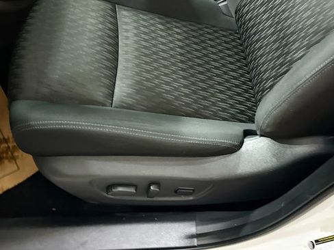 Used 2018 Nissan Rogue SV w/ Premium Package image 20