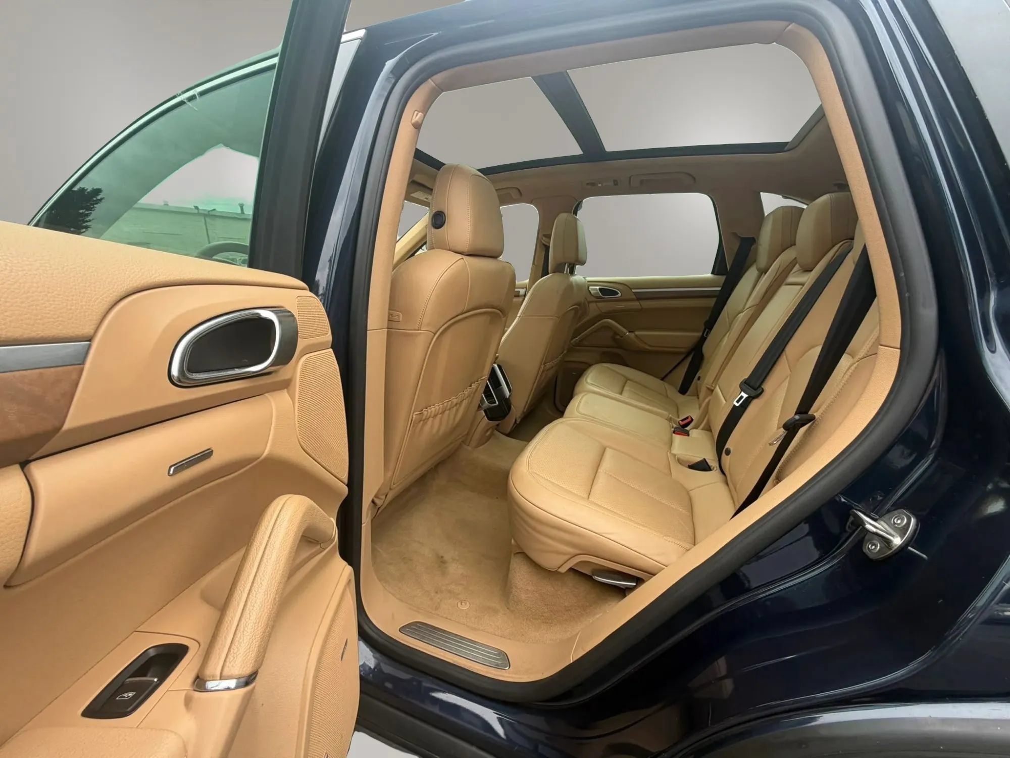 Used 2014 Porsche Cayenne S w/ Comfort Package AWD/4WD image 17