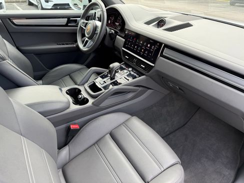 Used 2023 Porsche Cayenne Platinum Edition AWD/4WD image 31
