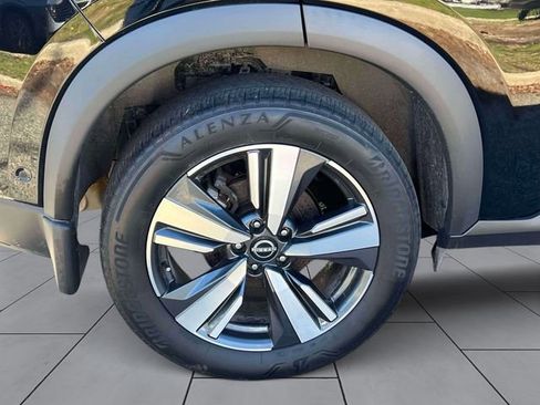 Used 2023 Nissan Rogue SL w/ SL Premium Package image 11