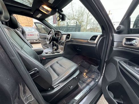 Used 2017 Jeep Grand Cherokee Limited image 17