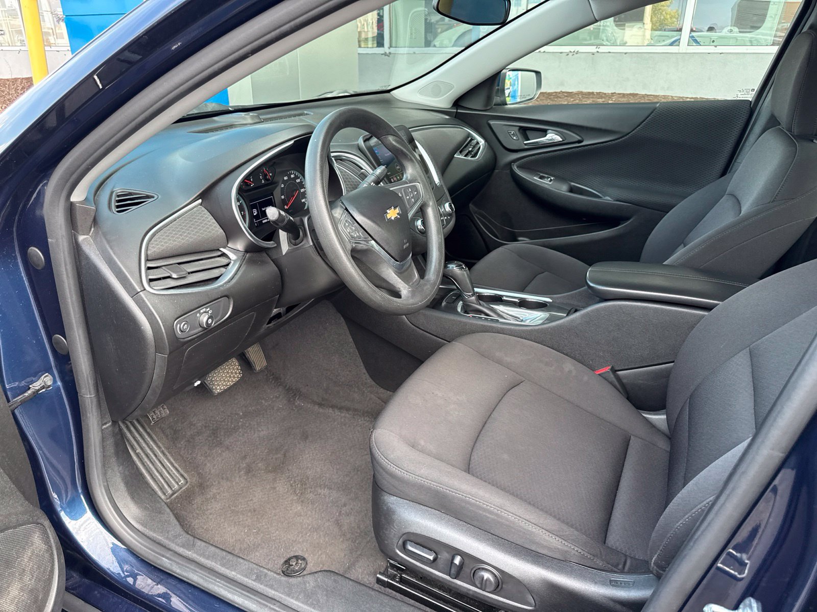 Used 2020 Chevrolet Malibu LT FWD image 17