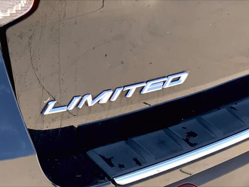 Used 2023 Ford Explorer Limited AWD/4WD image 10