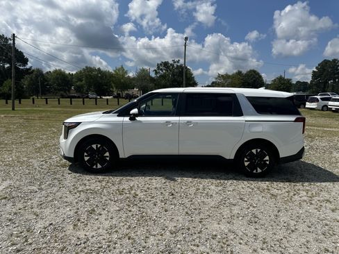 Used 2026 Kia Carnival LXS FWD image 8