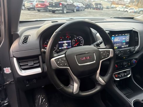 Used 2024 GMC Terrain SLT image 16