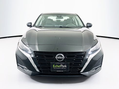 Used 2025 Nissan Altima 2.5 SV FWD image 2