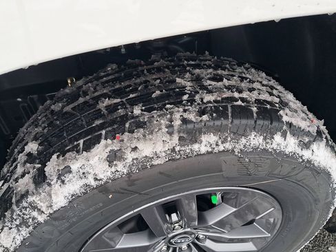 New 2026 Nissan Frontier SV w/ All-Weather Content Package AWD/4WD image 39