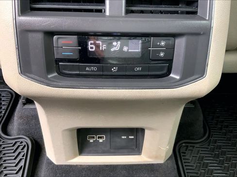 Used 2018 Volkswagen Atlas SEL w/ R-Line Package AWD/4WD image 36