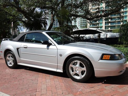 Used 2004 Ford Mustang Convertible image 17