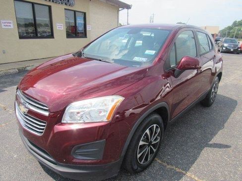 Used 2016 Chevrolet Trax LS FWD image 2
