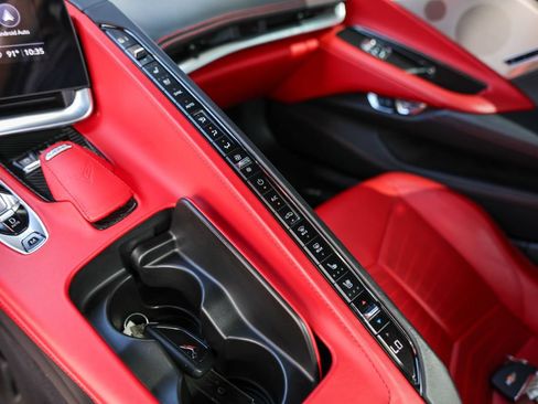Used 2021 Chevrolet Corvette Stingray Premium Conv w/ Z51 Performance Package RWD image 17
