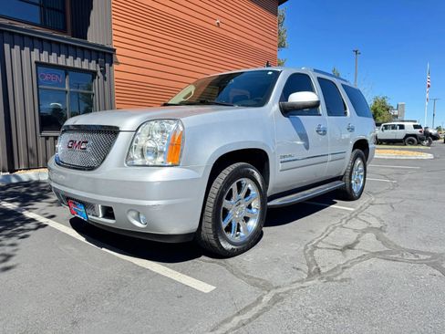 Used 2014 GMC Yukon Denali AWD/4WD image 1