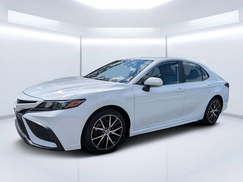 Used 2023 Toyota Camry SE FWD image 7