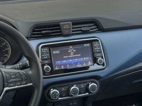 Used 2025 Nissan Versa SV image 17