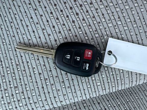 Used 2014 Toyota Camry LE FWD image 24
