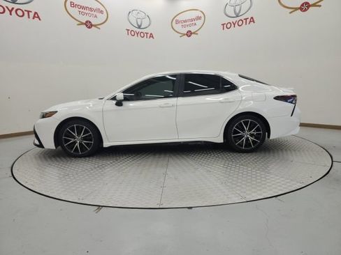 Used 2021 Toyota Camry SE FWD image 5