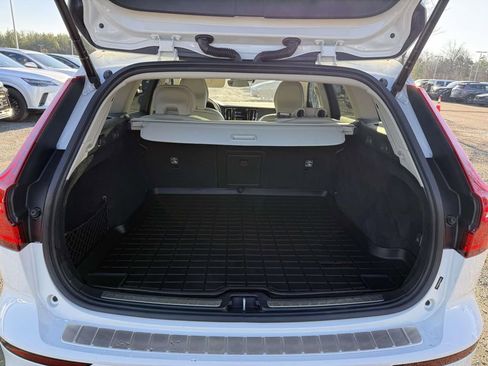 Used 2021 Volvo V60 T5 Cross Country image 28