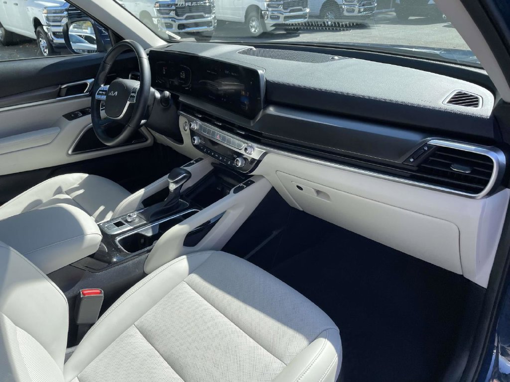 Used 2025 Kia Telluride S FWD image 14