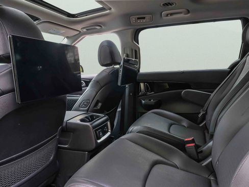 Used 2025 Kia Carnival SX Prestige FWD image 24