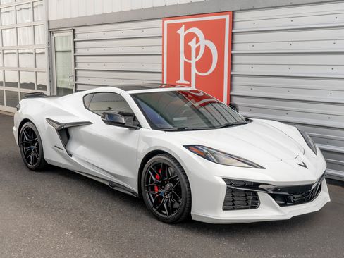 Used 2024 Chevrolet Corvette Z06 w/ Stealth Interior Trim Package RWD image 40