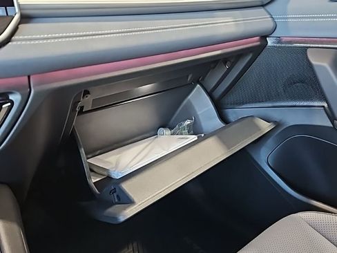 New 2026 Volkswagen Tiguan SE image 30