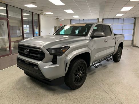 Used 2024 Toyota Tacoma SR5 AWD/4WD image 3