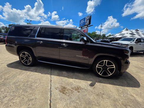 Used 2018 Chevrolet Suburban Premier AWD/4WD image 4