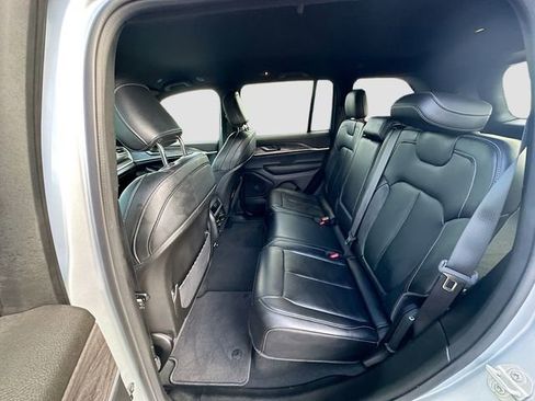 Used 2024 Jeep Grand Cherokee Limited w/ Black Appearance Package image 24