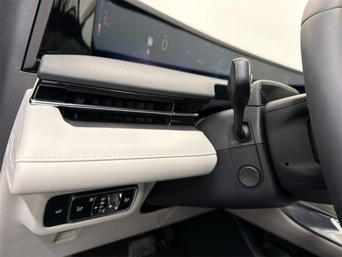 New 2026 Lincoln Nautilus Premier image 33