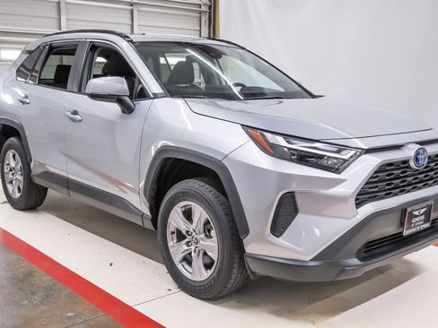 Used 2023 Toyota RAV4 XLE w/ Convenience Package image 5
