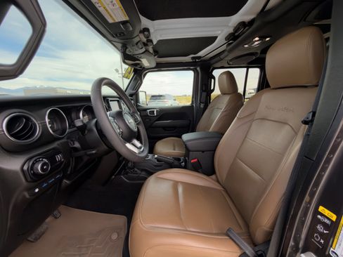 Used 2023 Jeep Wrangler Sahara AWD/4WD image 11