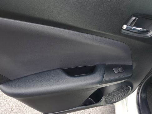 Used 2019 Toyota Prius XLE AWD/4WD image 14