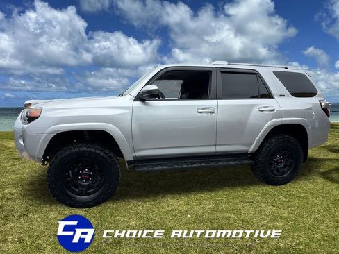 Used 2017 Toyota 4Runner SR5 image 3