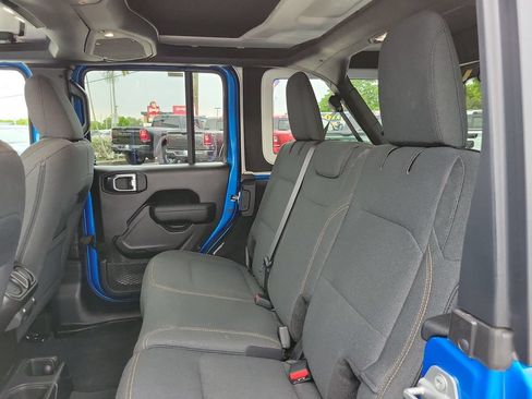 Used 2025 Jeep Wrangler Unlimited Sport AWD/4WD image 14
