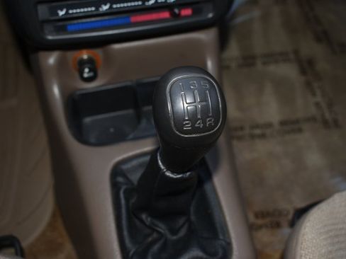 Used 1998 Saturn S-Series SC1 image 22