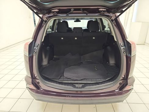 Used 2018 Toyota RAV4 LE FWD image 19