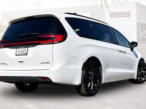 Used 2025 Chrysler Pacifica Limited FWD image 35