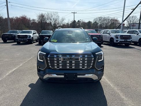 New 2026 GMC Terrain Denali w/ LPO, Black Badging Package image 8