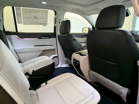 New 2026 GMC Acadia Denali w/ Super Cruise Package image 34