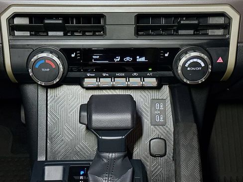 Used 2025 Toyota Tacoma SR5 AWD/4WD image 13