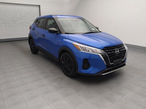 Used 2023 Nissan Kicks S FWD image 13