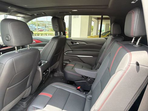 Certified 2024 Chevrolet Traverse RS FWD image 22