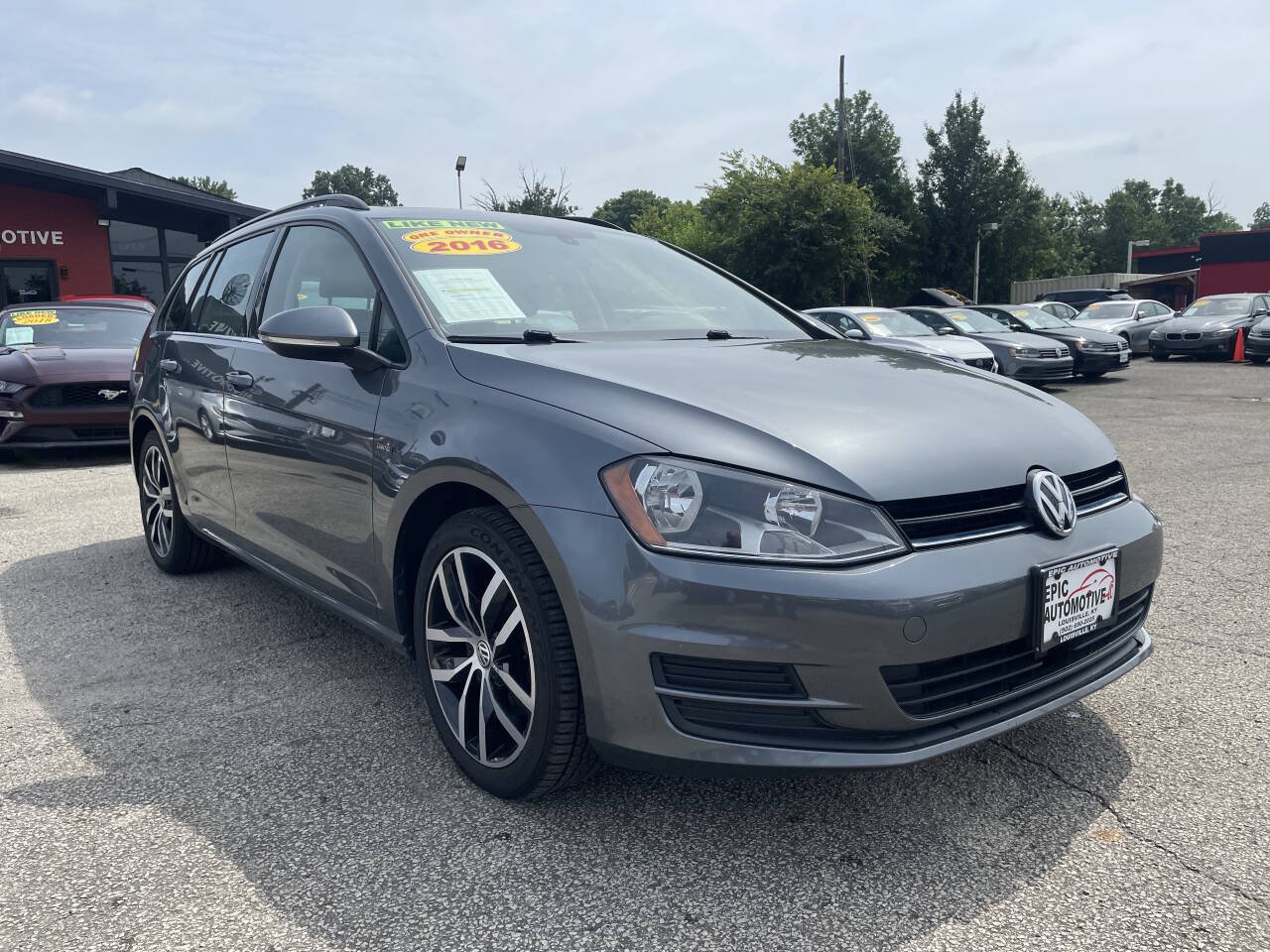 Used 2016 Volkswagen Golf Limited Edition FWD image 3