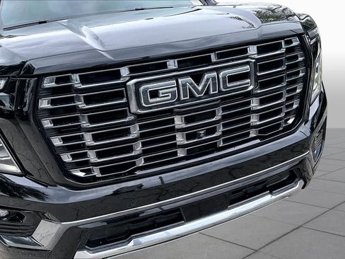 Used 2025 GMC Yukon Denali Ultimate AWD/4WD image 30