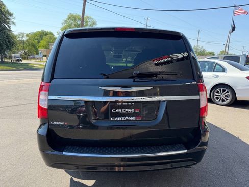 Used 2015 Chrysler Town & Country Touring-L w/ Driver Convenience Group FWD image 6