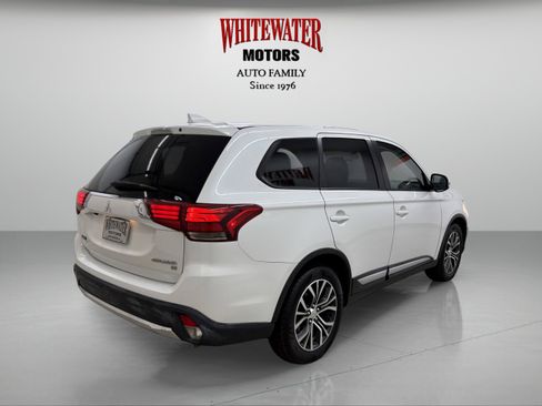 Used 2018 Mitsubishi Outlander SE image 4