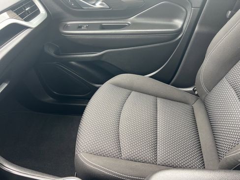 Used 2023 GMC Terrain SLE w/ Driver Convenience Package image 20